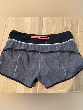 lululemon athletica Speed Short 4- way stretch 2.5